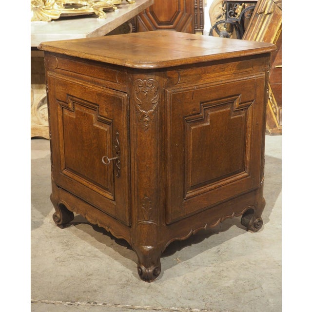 Rare 18th Century French Oak Offertory Center Cabinet From Charente-Maritime For Sale - Image 10 of 18