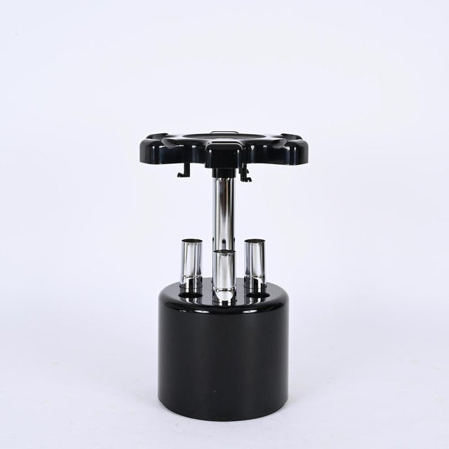 Italian Coat Stand in Chrome and Black Plastic attributed to Lucchi & Orlandini for Velca, 1970s For Sale - Image 9 of 16