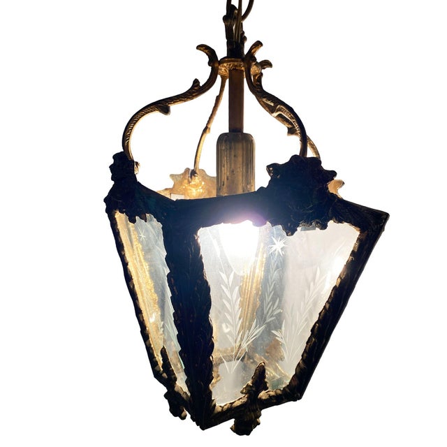 Metal 1940s Italian Rococco Style Brass Lantern Hanging Wall Sconce W/ Etched Glass Panels For Sale - Image 7 of 16