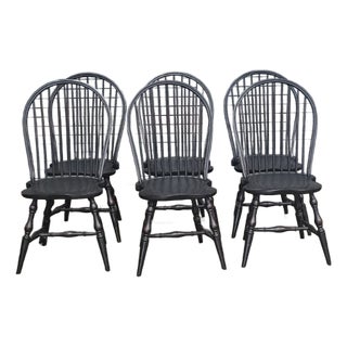 Late 20th Century Set of 6 Bow Back Windsor Chairs Black Crackle Finish Bench Made in Usa For Sale
