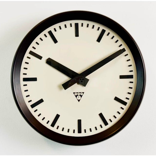 Glass Industrial Bakelite Factory Wall Clock from Pragotron, 1960s For Sale - Image 7 of 17