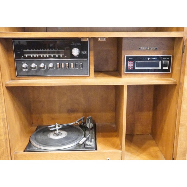 Ethan Allen Rare Heirloom Nutmeg Maple CRP Custom Room Plan 30" Shutter Door Radio Cabinet W. HiFi Turntable 10-4510p / 10-4039 For Sale - Image 10 of 18