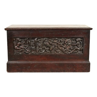 R. J. Horner Style Antique Italian Renaissance Revival Carved Walnut Blanket Chest, Circa 1880s For Sale