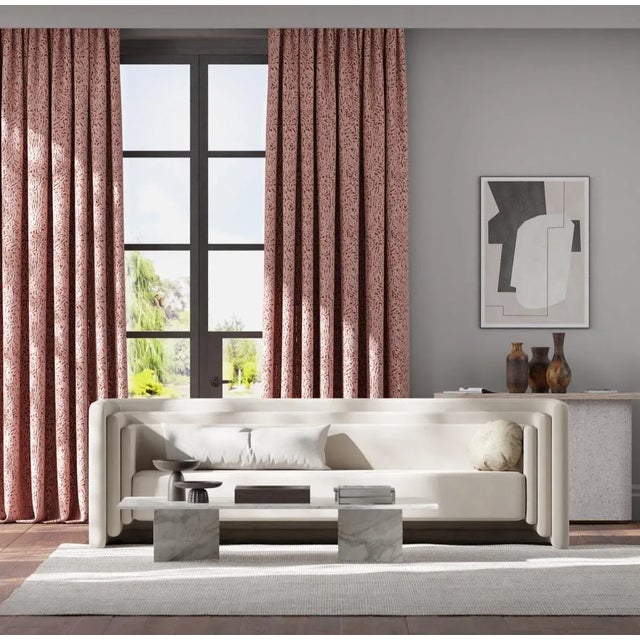 The fluid movements of this plush cotton velvet are inspired by the rhythm of our favourite songs. With a very subtle...