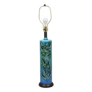 Vintage Mid 20th Century Tall Royal Haeger Attr Blue Glazed Ceramic Pottery Floral Table Lamp For Sale