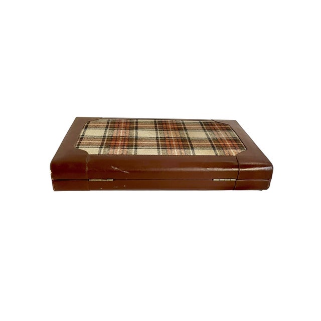 Vintage Mid-Century Tartan Backgammon Game Set in Travel Case For Sale - Image 9 of 18
