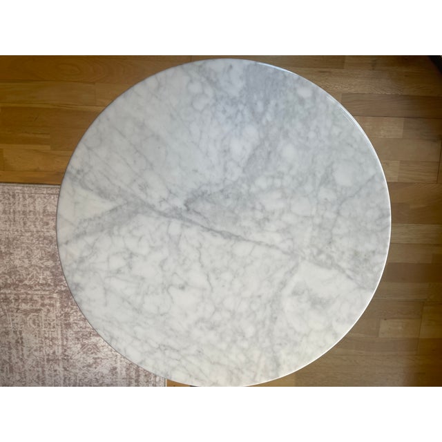 This is a Knoll Saarinen side table, round. This table is designed by Eero Saarinen and is a Carrera marble top & is...