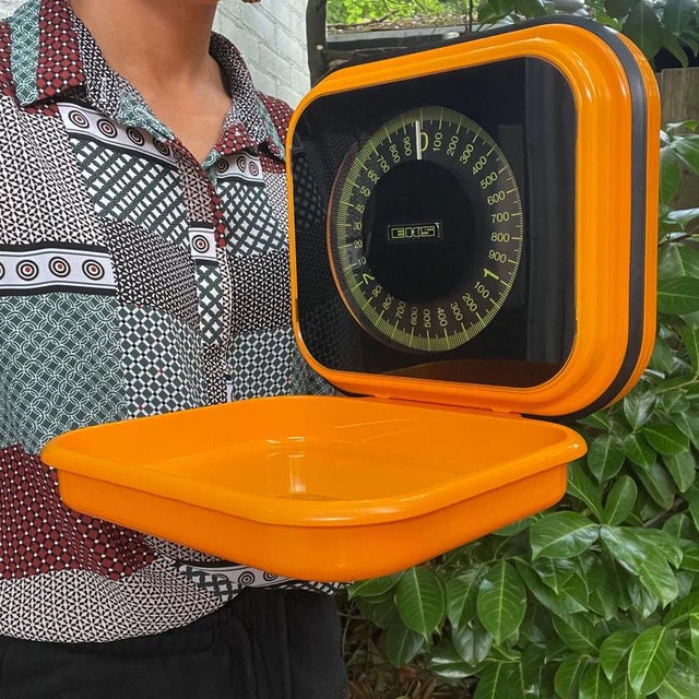 Vintage Swedish Orange Kitchen Scale for Wall Mounting from EKS For Sale - Image 9 of 11