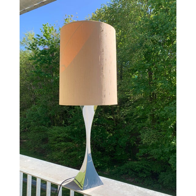 Large Space Age lamp (1m tall). Very nice chrome finish. High-quality workmanship. Unfortunately, the shade has a stain....