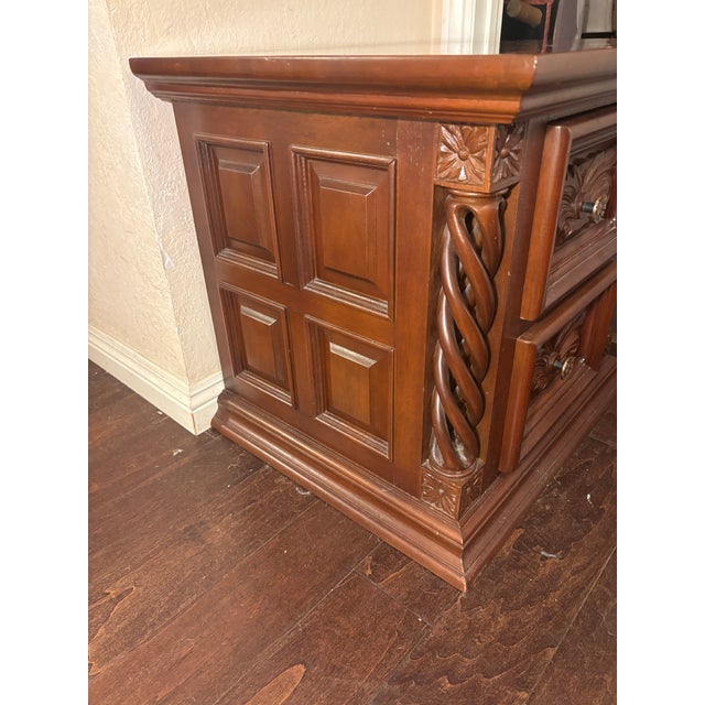 1990s Traditional Carved Wood 2-Drawer End Table / Nightstand For Sale In San Diego - Image 6 of 14