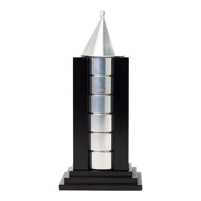 Vintage Building-Shaped Napkin Ring Holder Set With 6 Silver Metal Rings For Sale