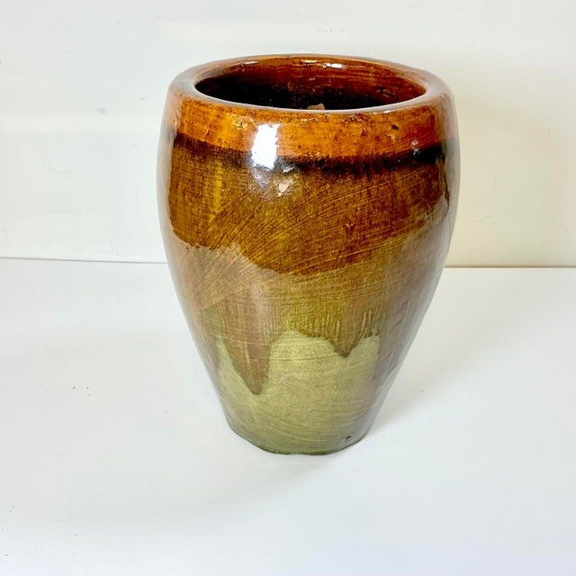 1980s Vintage Boho Chic Americana Arts & Crafts Pottery Studio Drip Glazed Tall Planter. For Sale - Image 4 of 12