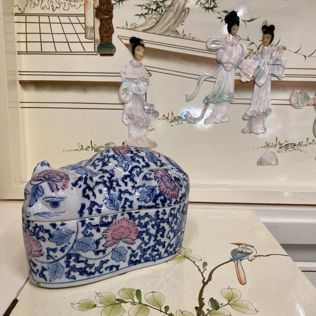 Ceramic 1970s Asian Chinoiserie Cat Catchall Box For Sale - Image 7 of 8
