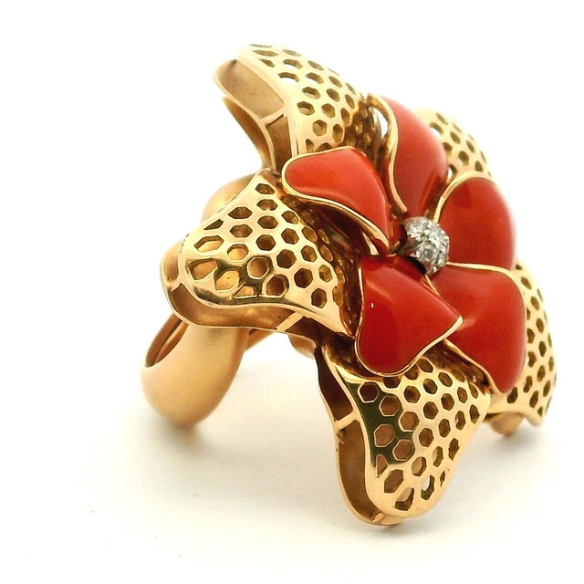 Mid-Century Modern 1970s Italian 18k Gold Coral & Diamond Flower Statement Ring, Size 8 For Sale - Image 3 of 14