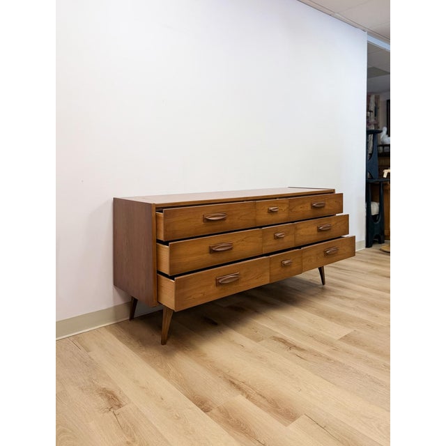 Vintage United MCM Nine Drawer Lowboy Dresser Collectible Mid Century Walnut For Sale - Image 12 of 14