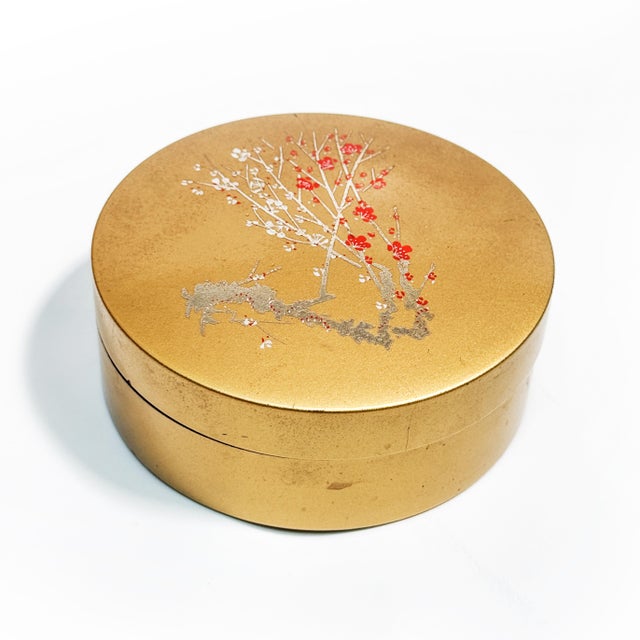 Add the perfect touch to your home with this vintage, mid century Japanese lacquerware coaster set by Otagiri. The set...