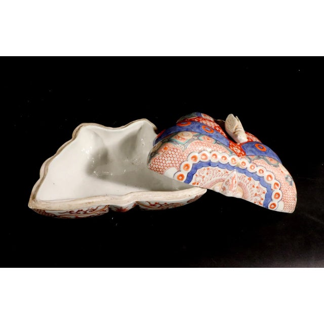 Mid 19th Century Japanese Porcelain Large Box in the Form of a Butterfly For Sale - Image 5 of 6