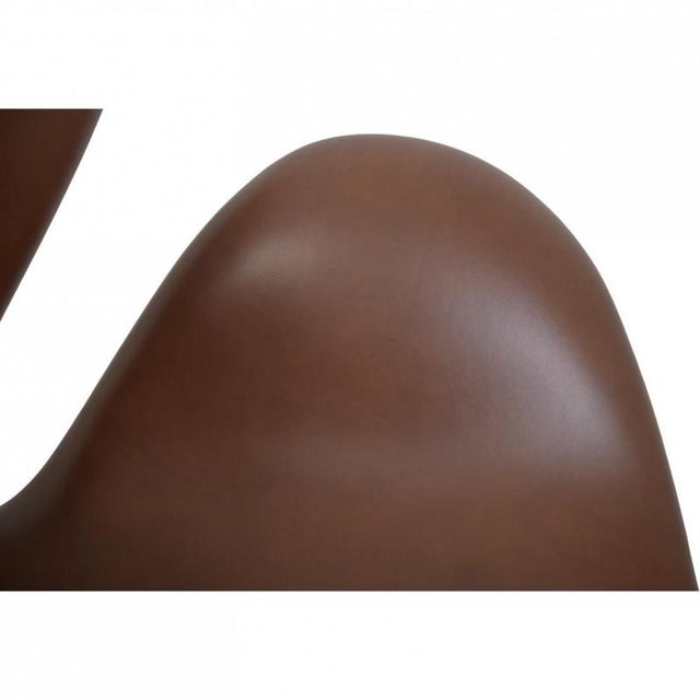 2000 - 2009 Tall Swan Chair in Mokka Leather by Arne Jacobsen, 2007 For Sale - Image 5 of 14