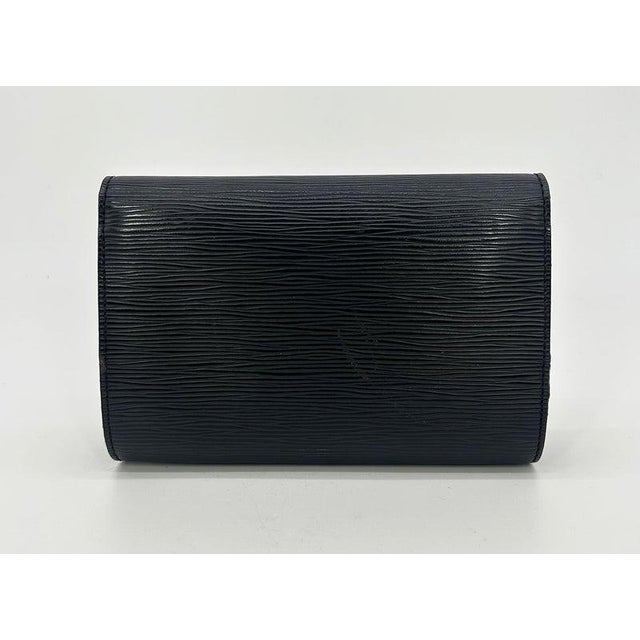 Contemporary Louis Vuitton Black Epi Louise Strap PM Bag For Sale - Image 3 of 10