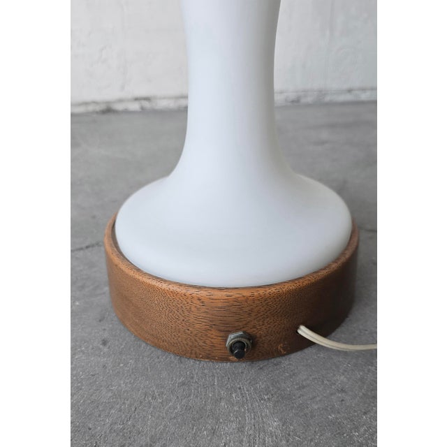 White Mid Century Tulip Table Lamp by Laurel Lamp Company For Sale - Image 8 of 10