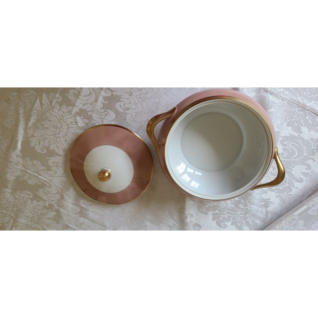 Traditional Late 20th Century Fitz & Floyd "Versailles" Dusty Rose Round Covered Vegetable For Sale - Image 3 of 5