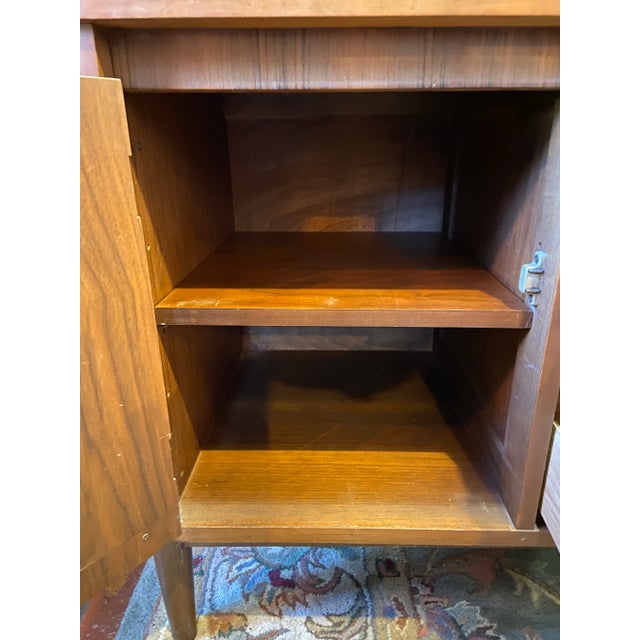 Brown Mid 20th Century Stanley Mid-Century China Cabinet For Sale - Image 8 of 12