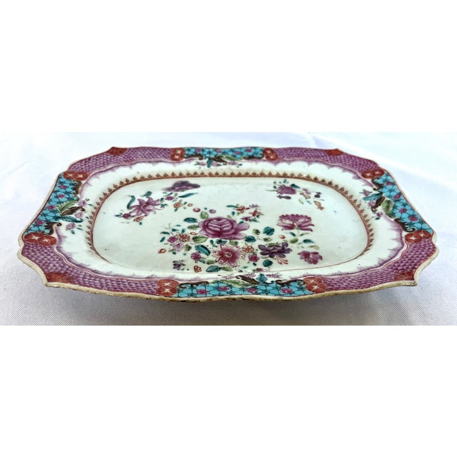 18th Century Chinese Export Famille Rose Porcelain Small Platter With Pink Scale Border For Sale - Image 4 of 16