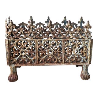 Late 19th-Century Victorian Gothic-Style Cast Iron Fleur-De-Lis Tracery Panel Jardinière on Lion Paw Feet For Sale