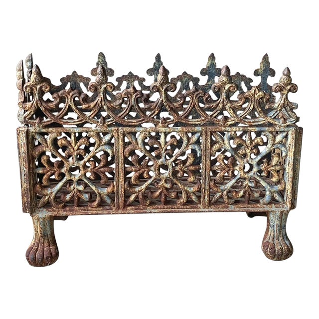 Late 19th-Century Victorian Gothic-Style Cast Iron Fleur-De-Lis Tracery Panel Jardinière on Lion Paw Feet For Sale