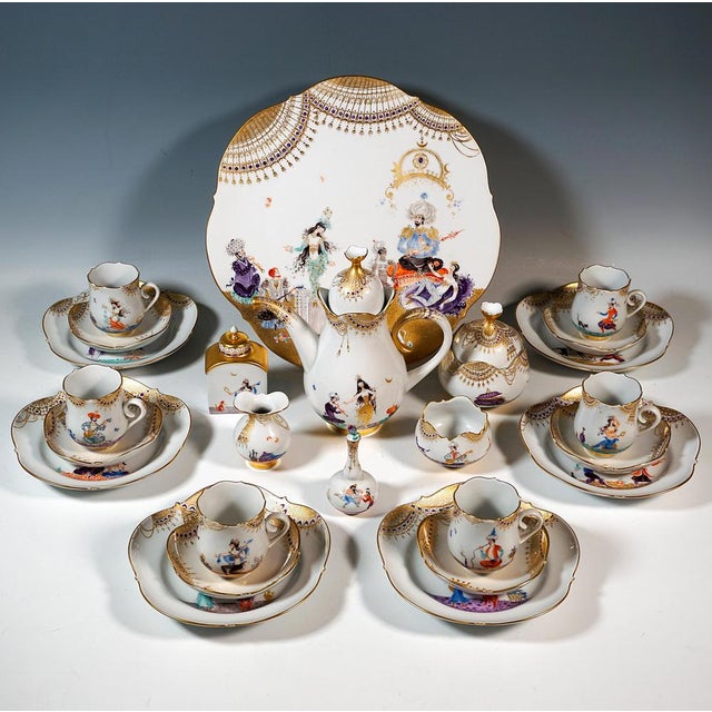 Meissen service, consisting of 25 pieces: 1 mocha pot with lid, 1 milk jug, 1 lidded sugar bowl, 1 small bowl, 1 tea...