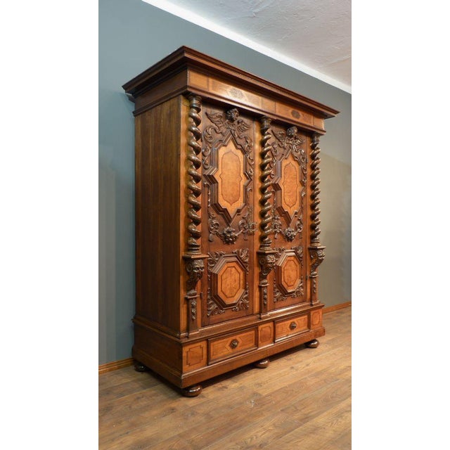 Baroque Hall Cabint in Walnut and Oak, 1750 For Sale - Image 10 of 18