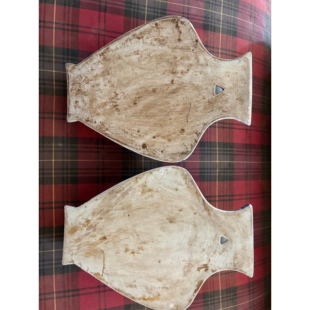 Vtg. Italian Majolica Heraldic Wall Pocket Vases – Large Hand‑Painted Pair With Cracklelure - British Colonial - Chinoiserie - European - See Photos! For Sale - Image 9 of 11