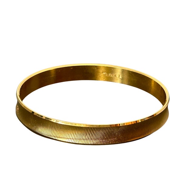 Trifari Vintage Crown Trifari Gold-Tone Textured Bangle Bracelet | Signed Designer Costume Jewelry For Sale - Image 4 of 6