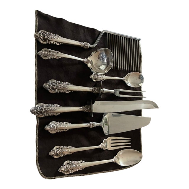 There are 8 serving pieces in this group. They include, cake breaker, pie cutter, ladle, sugar spoon, serving fork,...