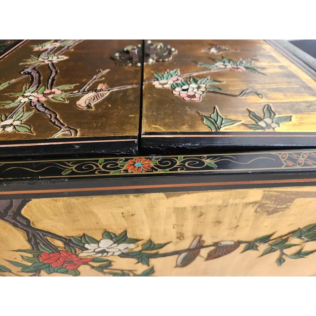 Chinoiserie 1950s Chinoiserie Hand Painted Elegant Gold Leaf Chinese Cabinet For Sale - Image 3 of 12