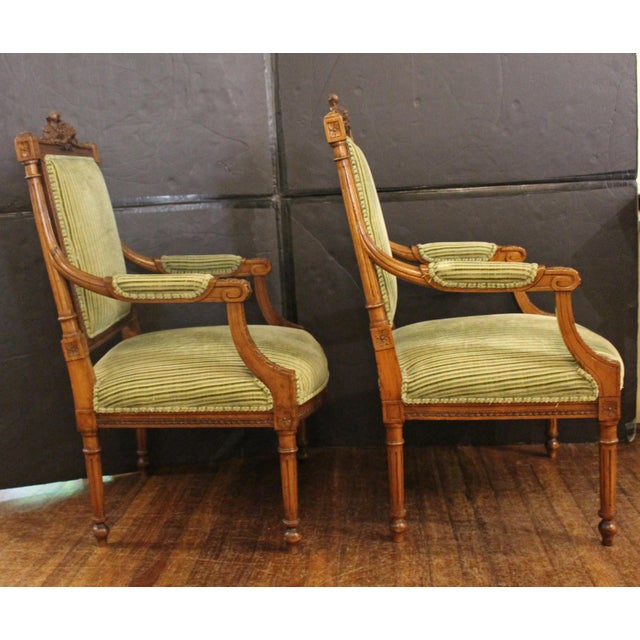 French Circa 1860-80 Pair of Louis XVI Style Walnut Fauteuils For Sale - Image 3 of 6