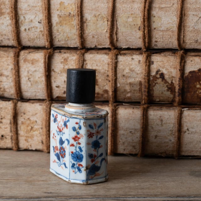 18th Century A Chinese Imari Tea Caddy, Kangxi, 18th Century For Sale - Image 5 of 8