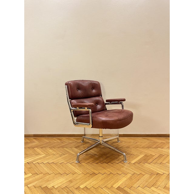 Mid-Century Modern ES 108 Lobby Chair in Brown Leather by Charles and Ray Eames for Vitra, 1960s For Sale - Image 3 of 12