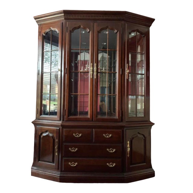 Thomasville Furniture Collector’s Cherry Collection Breakfront Lighted Display China