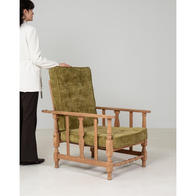 A armchair whose natural oak frame, olive green upholstery gives it real character at first glance. Dating to 1940s and...