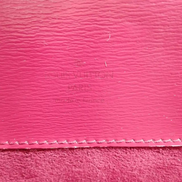Louis Vuitton A 1995 Vintage Louis Vuitton Castillan Red Epi Leather Cluny Shoulder Bag For Sale - Image 4 of 17
