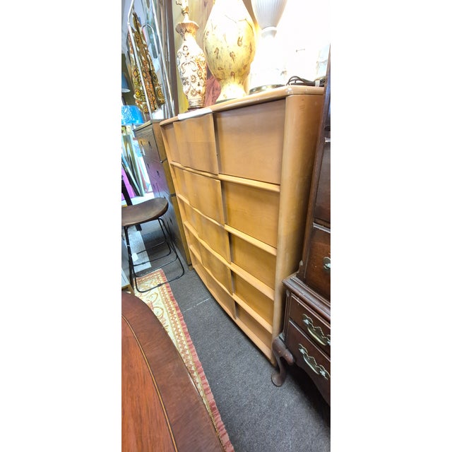 Heywood Wakefield Sculptura 5 Drawer Chest – Champagne Finish – Mid Century Modern For Sale - Image 9 of 9