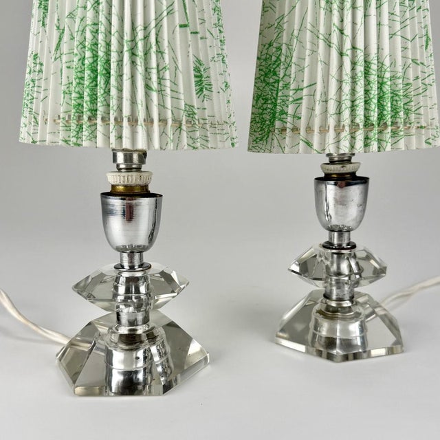 Small Mid-Century Cut Crystal Table Lamps with Acrylic Shades, 1950s, Set of 2 For Sale - Image 4 of 7