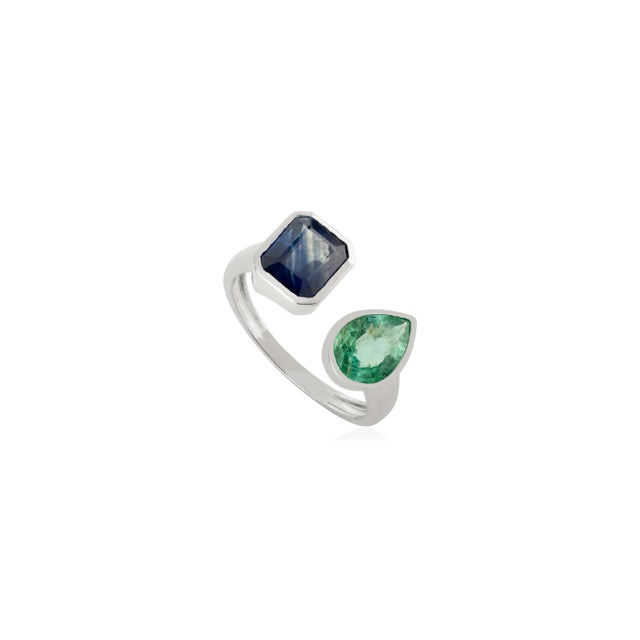 American 2.92 Ct Natural Emerald & Sapphire Toi Et Moi Ring in 18k Gold Size 5.5 For Sale - Image 3 of 13