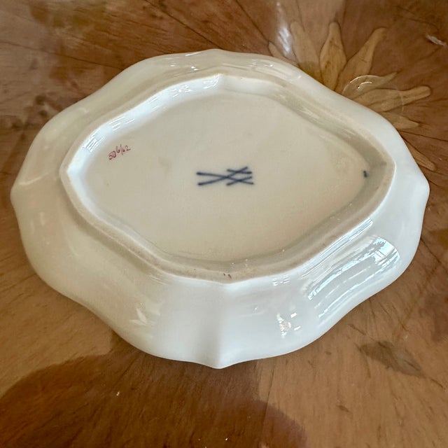 Pink Antique Meissen Purple India Quatrefoil Sweetmeat Dish, Circa 1880-1910 For Sale - Image 8 of 10