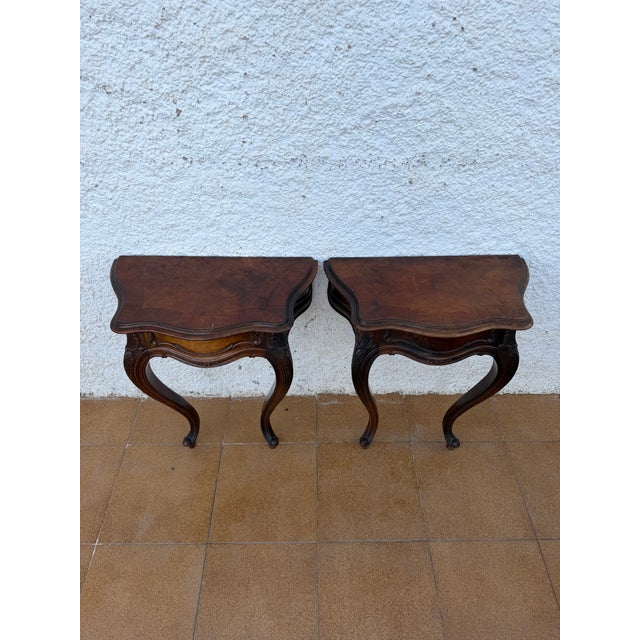 1930s Pair of French Louis XV Style Walnut Wall-Mounted Bedside Tables For Sale - Image 17 of 18
