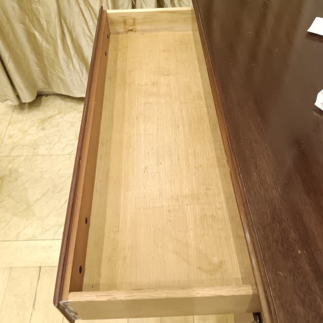 Mid 20th Century Hickory Chair Co. Vintage Mahogany Queen Anne Style Lowboy Dresser For Sale - Image 12 of 15