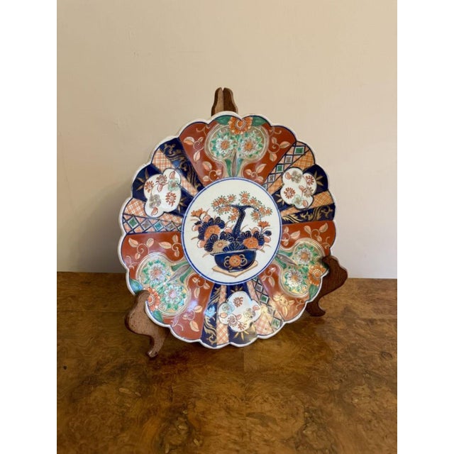 Lovely quality antique Japanese imari plate, having a quality antique Japanese imari plate with a scallop shaped edge,...