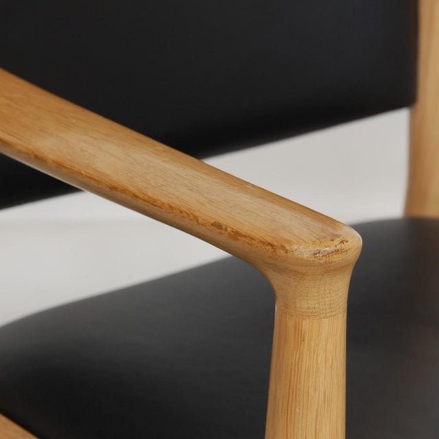 Beige Pp-513 Armchair in Oak and Black Leather by Hans Wegner, 1990s For Sale - Image 8 of 13