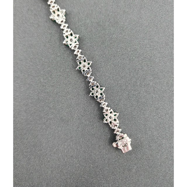 Metal 7.35 Ct Natural Emerald & Diamond Tennis Bracelet For Sale - Image 7 of 9